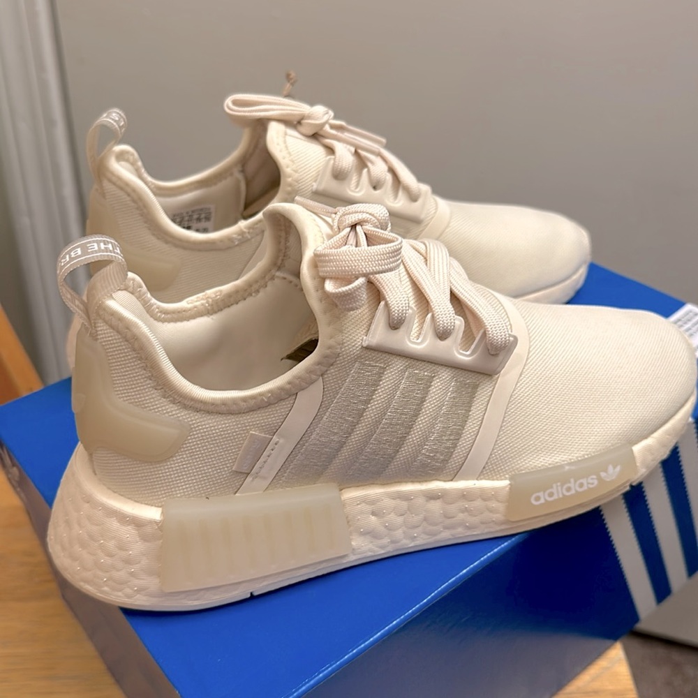 Brand new women’s Adidas MND-R1